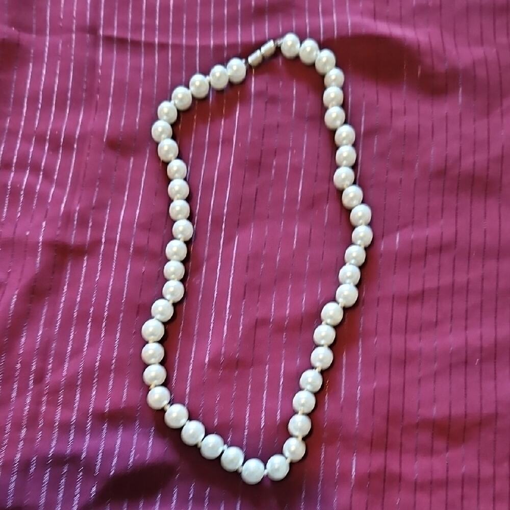 7 Assorted Handmade Faux Pearl Necklaces - Picture 8 of 8